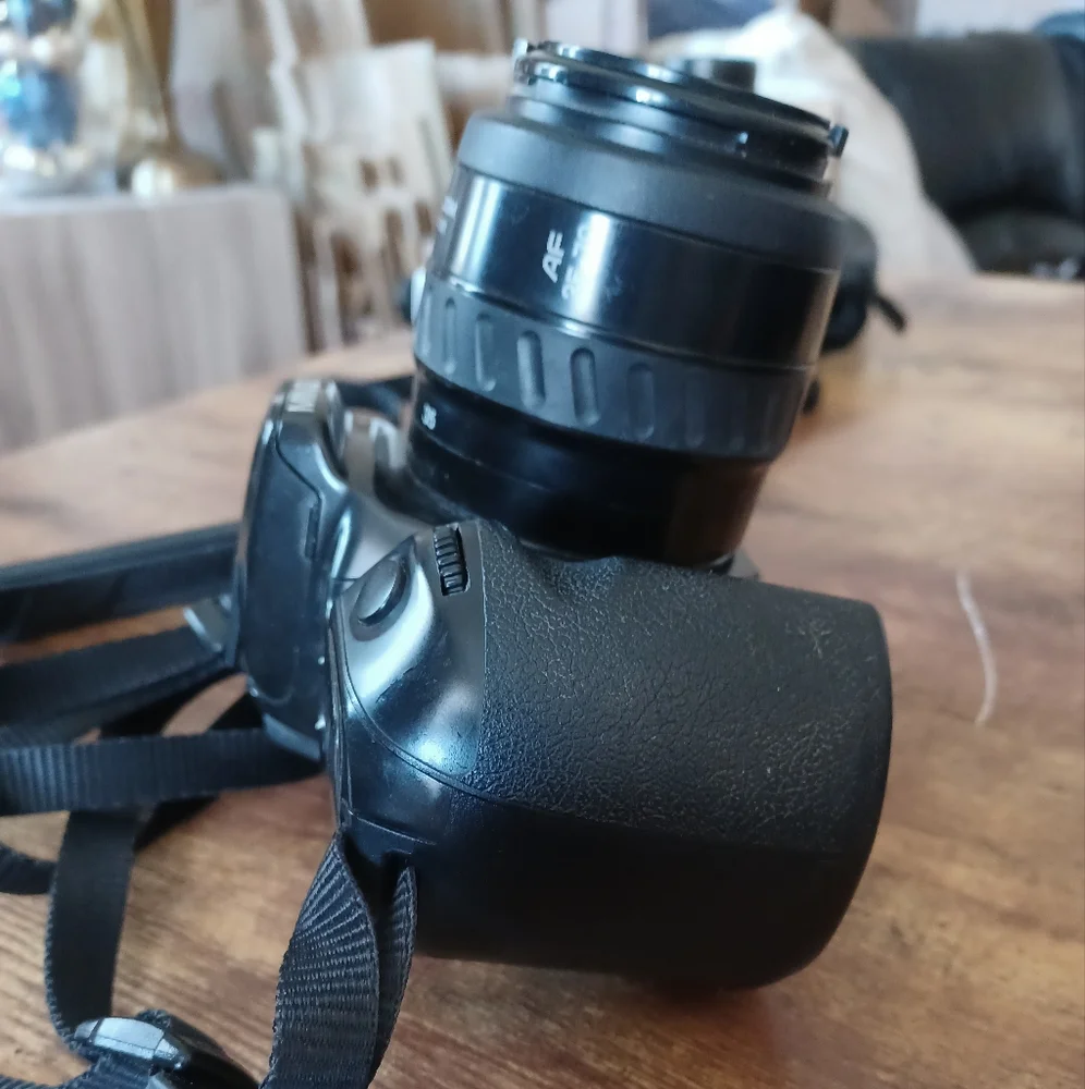 Minolta Maxxum 4000si 35mm SLR Film Camera with 35-70mm AF Zoom Lens